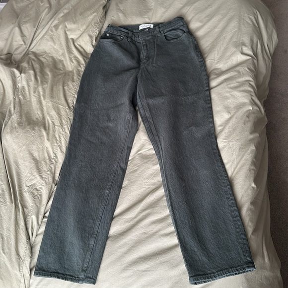 Abrecrombie & Fitch - Picture 2 of 3